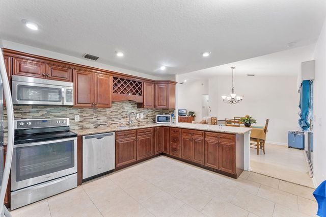 112 Laurel Way, Royal Palm Beach, FL 33411