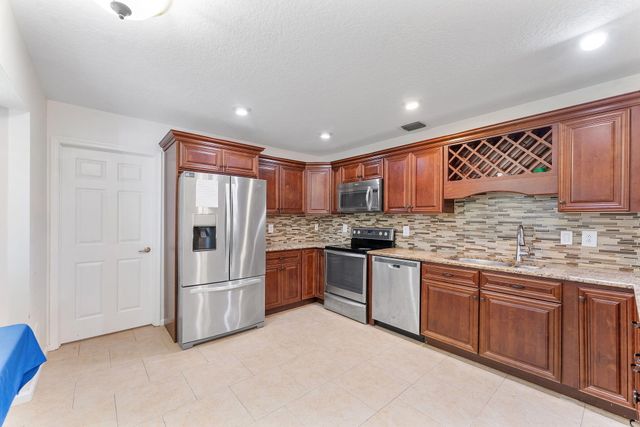 112 Laurel Way, Royal Palm Beach, FL 33411