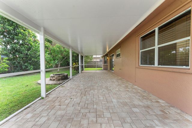 112 Laurel Way, Royal Palm Beach, FL 33411