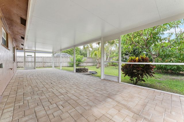 112 Laurel Way, Royal Palm Beach, FL 33411