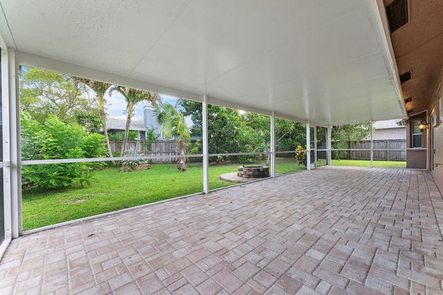 112 Laurel Way, Royal Palm Beach, FL 33411