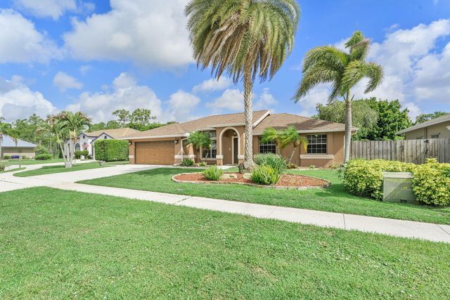 112 Laurel Way, Royal Palm Beach, FL 33411