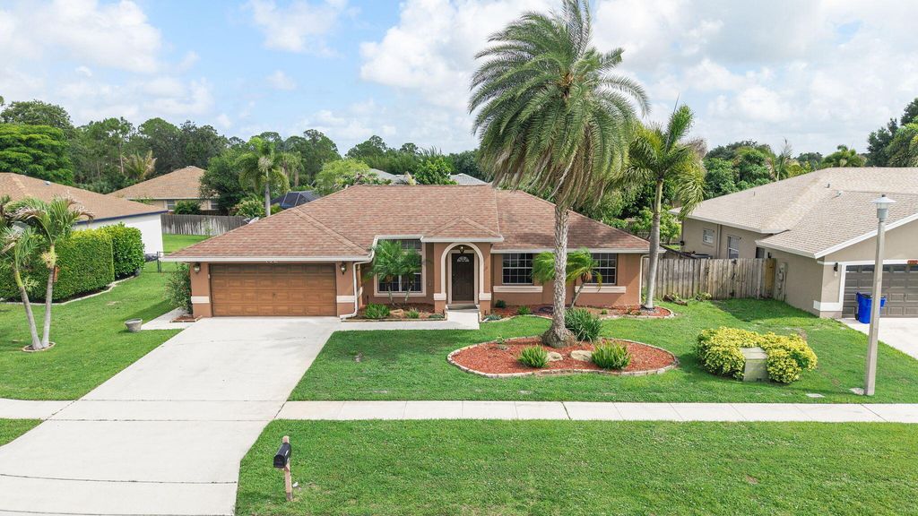 112 Laurel Way, Royal Palm Beach, FL 33411
