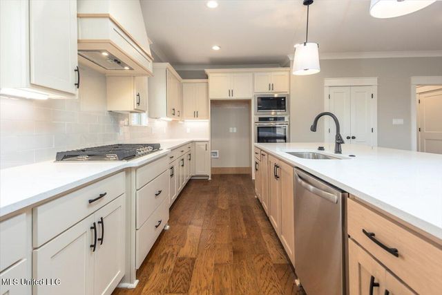 1694 Bakersfield Way, Nesbit, MS 38651