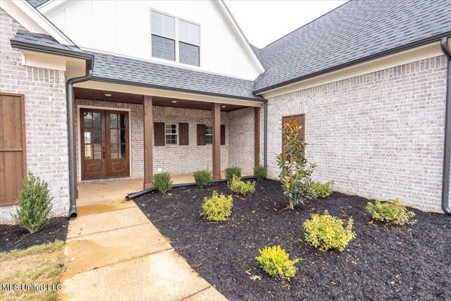 1694 Bakersfield Way, Nesbit, MS 38651