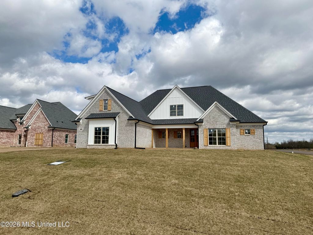 1694 Bakersfield Way, Nesbit, MS 38651