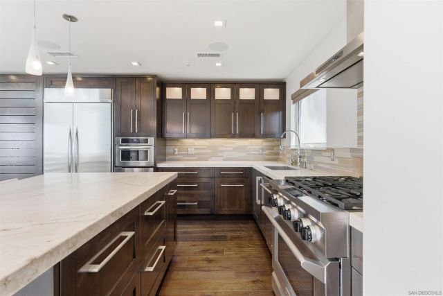 2372 Oxford Ave, Cardiff, CA 92007