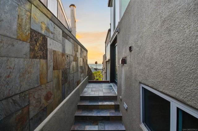 2372 Oxford Ave, Cardiff, CA 92007