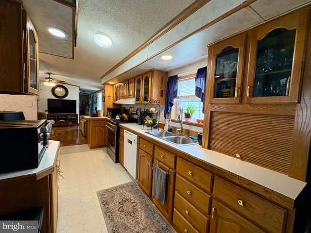 20 CIRCLE DR, Columbia, PA 17512
