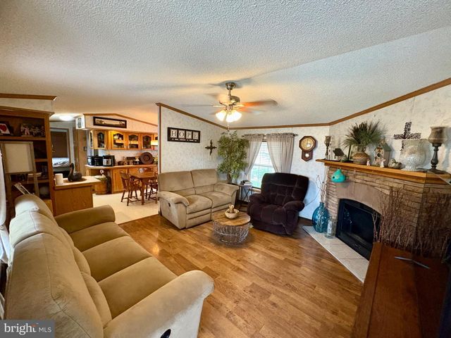 20 CIRCLE DR, Columbia, PA 17512