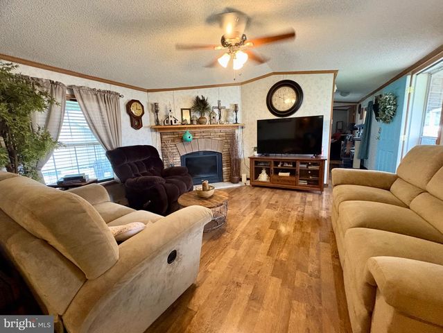 20 CIRCLE DR, Columbia, PA 17512
