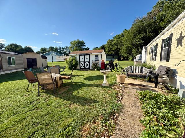 20 CIRCLE DR, Columbia, PA 17512