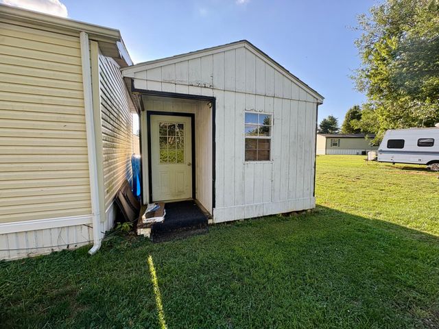 20 CIRCLE DR, Columbia, PA 17512