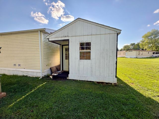 20 CIRCLE DR, Columbia, PA 17512