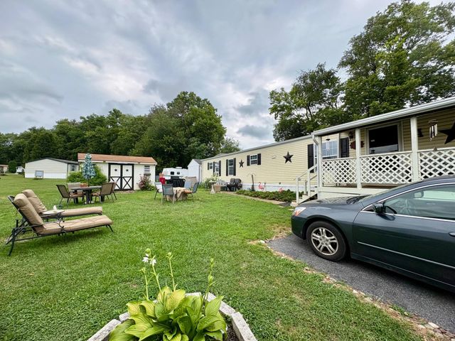 20 CIRCLE DR, Columbia, PA 17512