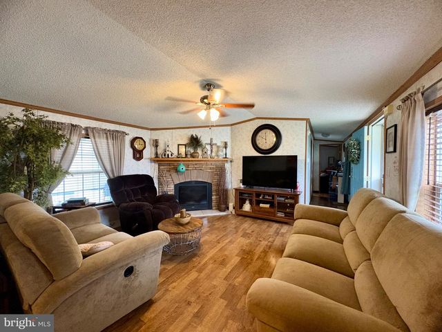 20 CIRCLE DR, Columbia, PA 17512