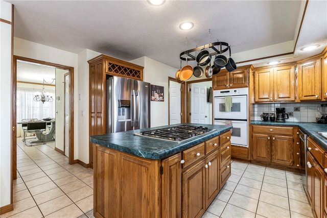 96 Holiday Island Drive, Holiday Island, AR 72631