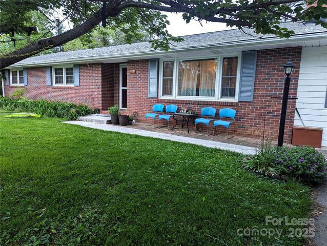 105 Balsam Road, Hendersonville, NC 28792