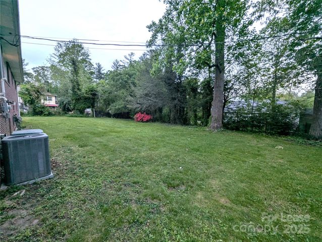 105 Balsam Road, Hendersonville, NC 28792