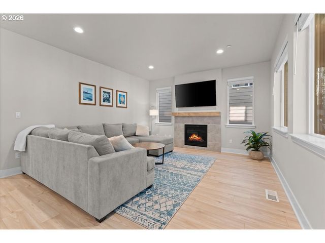 8485 Sw 176TH Ave, Beaverton, OR 97007