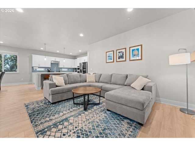 8485 Sw 176TH Ave, Beaverton, OR 97007