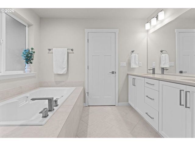 8485 Sw 176TH Ave, Beaverton, OR 97007