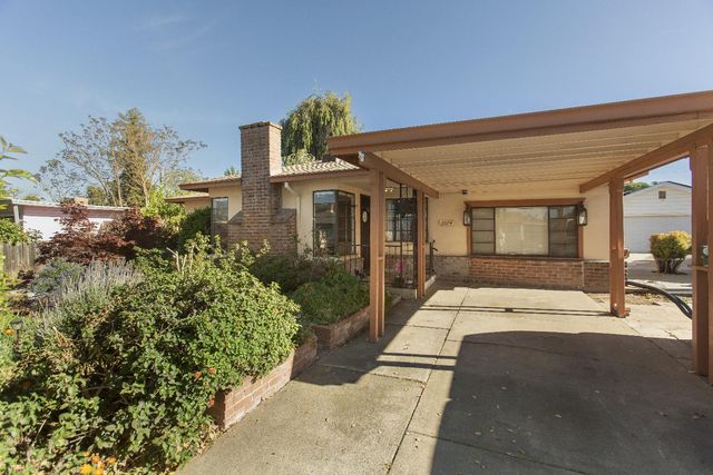 2074 W Monterey Ave, Stockton, CA 95204