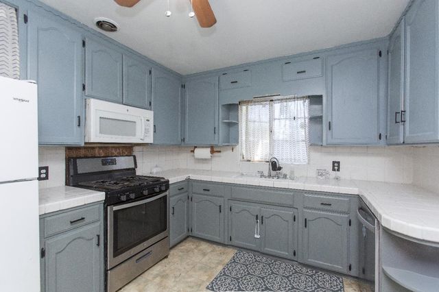 2074 W Monterey Ave, Stockton, CA 95204