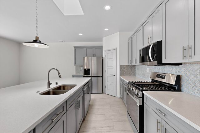 920 NightGlow Avenue NE, Rio Rancho, NM 87144