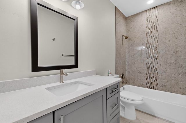 920 NightGlow Avenue NE, Rio Rancho, NM 87144