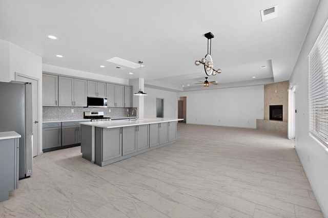 920 NightGlow Avenue NE, Rio Rancho, NM 87144