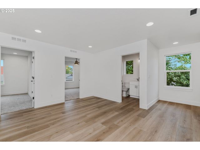 1209 S 6TH Ave, Kelso, WA 98626