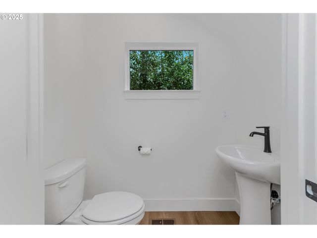 1209 S 6TH Ave, Kelso, WA 98626