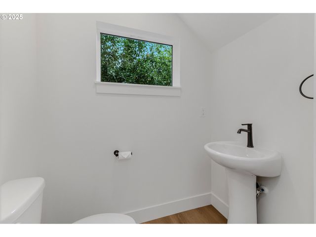 1209 S 6TH Ave, Kelso, WA 98626