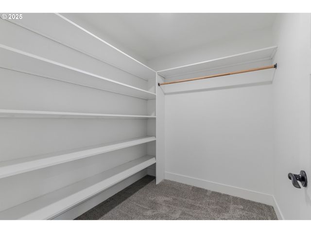 1209 S 6TH Ave, Kelso, WA 98626