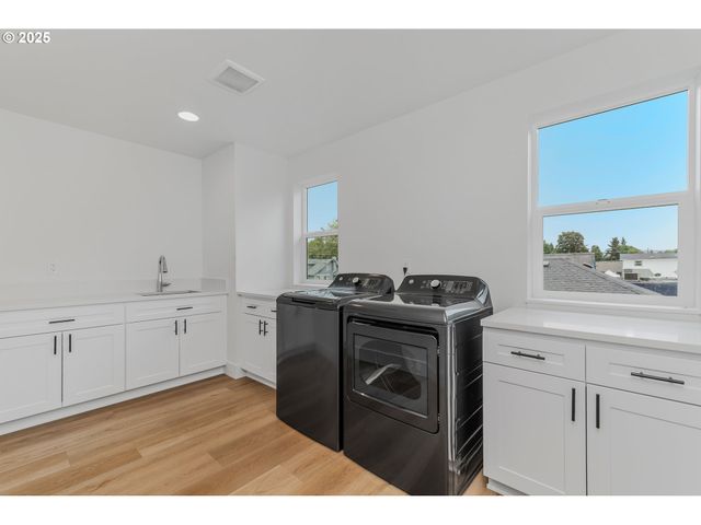 1209 S 6TH Ave, Kelso, WA 98626