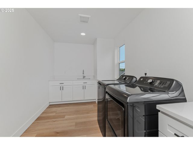1209 S 6TH Ave, Kelso, WA 98626