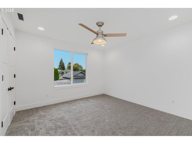 1209 S 6TH Ave, Kelso, WA 98626