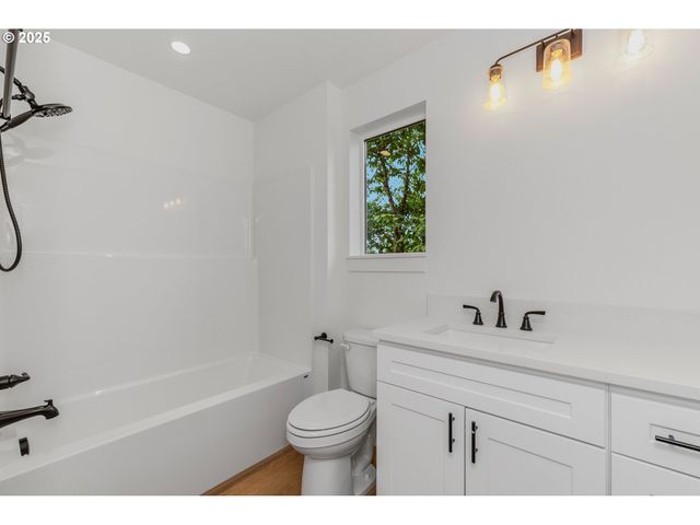 1209 S 6TH Ave, Kelso, WA 98626