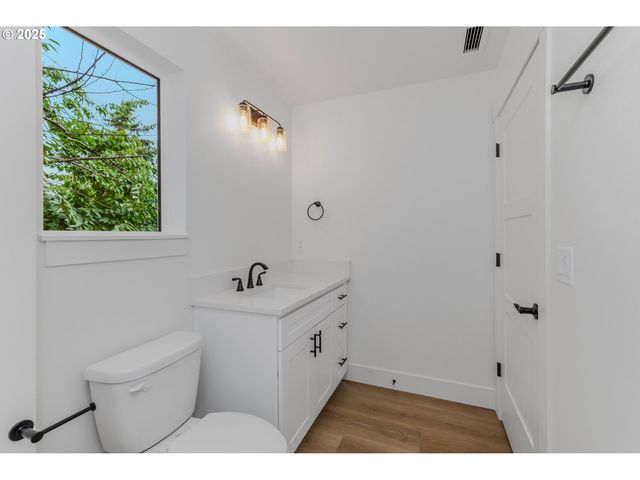 1209 S 6TH Ave, Kelso, WA 98626