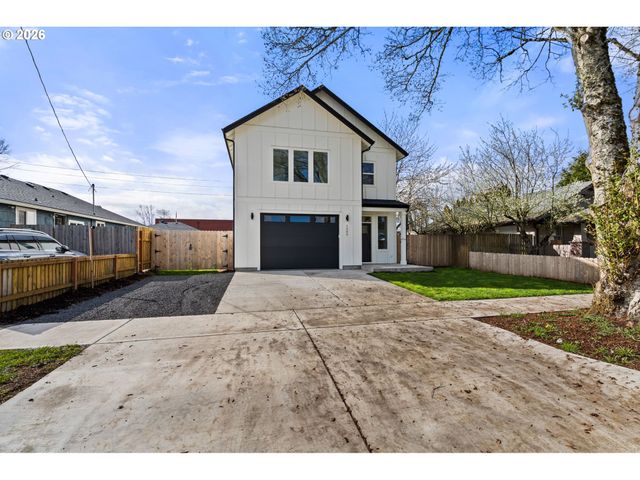 1209 S 6TH Ave, Kelso, WA 98626
