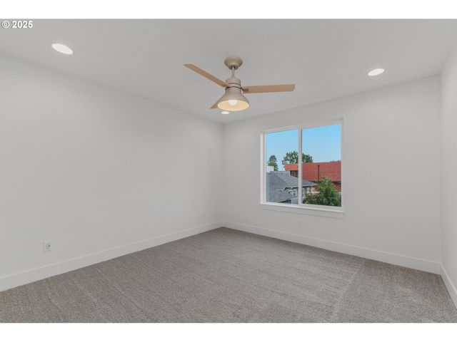 1209 S 6TH Ave, Kelso, WA 98626
