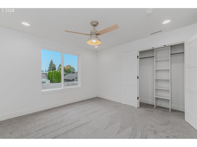 1209 S 6TH Ave, Kelso, WA 98626