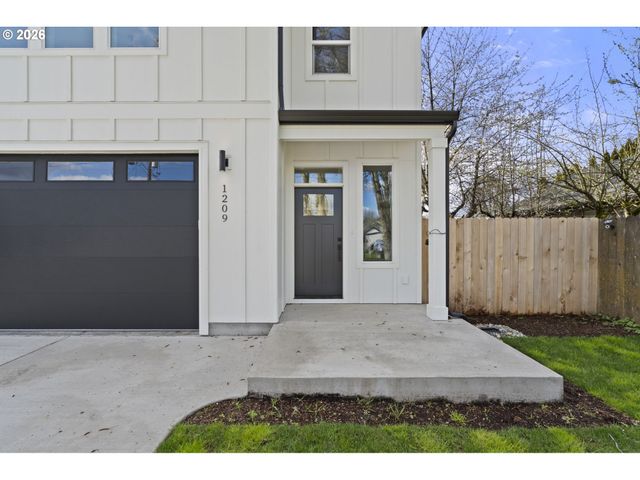 1209 S 6TH Ave, Kelso, WA 98626