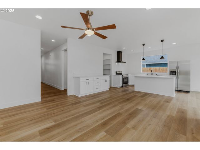 1209 S 6TH Ave, Kelso, WA 98626