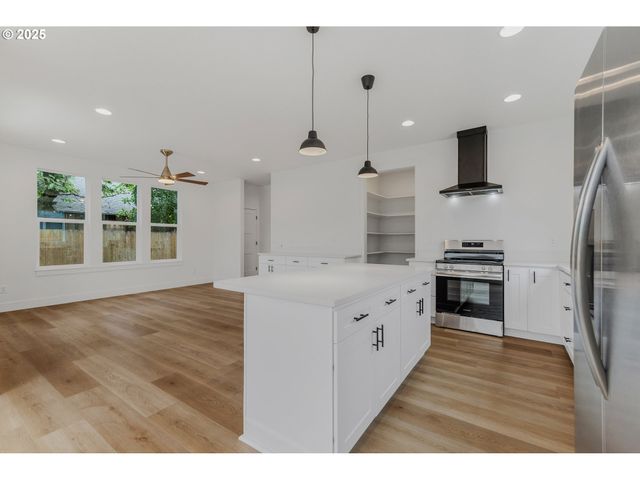 1209 S 6TH Ave, Kelso, WA 98626