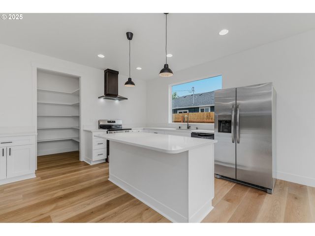1209 S 6TH Ave, Kelso, WA 98626