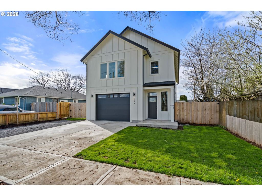 1209 S 6TH Ave, Kelso, WA 98626