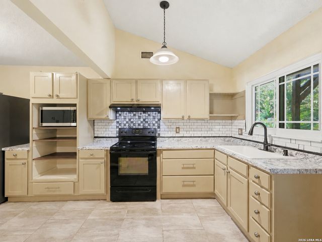 1114 CHURING DR, San Antonio, TX 78245