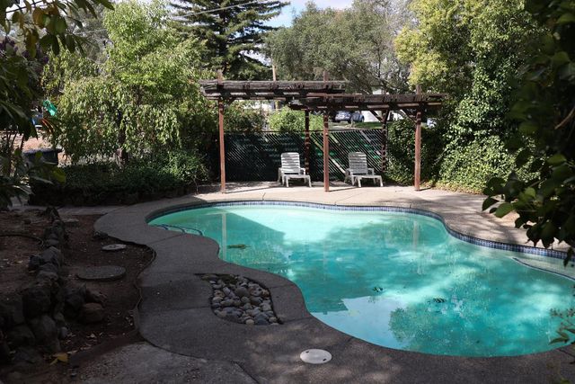 8260 E Granite Dr, Granite Bay, CA 95746